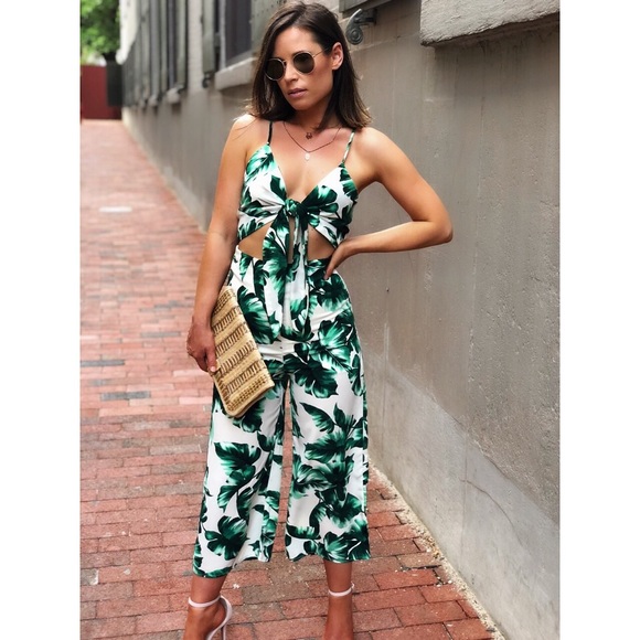 Last 1✨🆕Lilith Palm Leaf Print Tie Front Jumpsuit - Picture 2 of 8